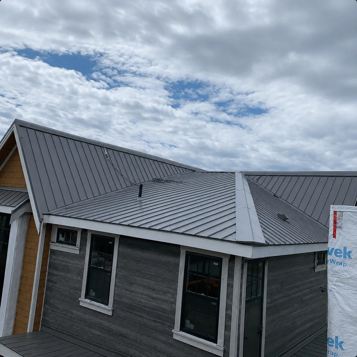 Standing seam metal roofs and wall cladding installation in Surrey, BC